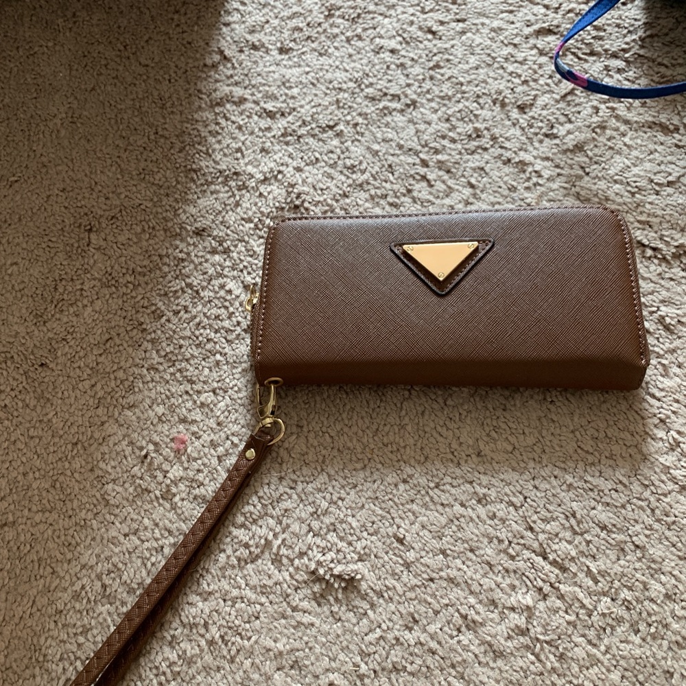 New never used wristlet wallet
